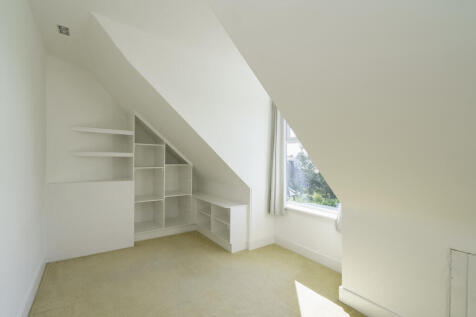 20. Bedroom 3 ang...