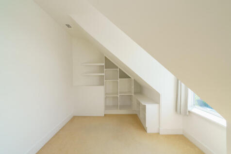 21. Bedroom 3 ang...