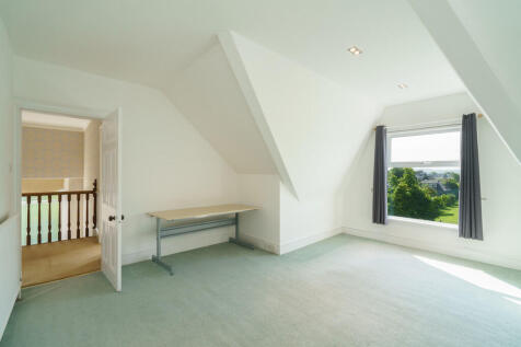 19. Bedroom 2 ang...