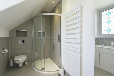 23. Bathroom angl...