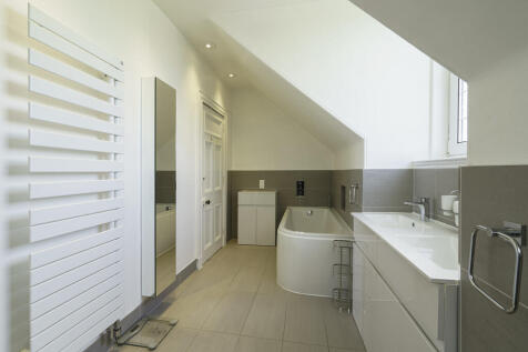 24. Bathroom angl...