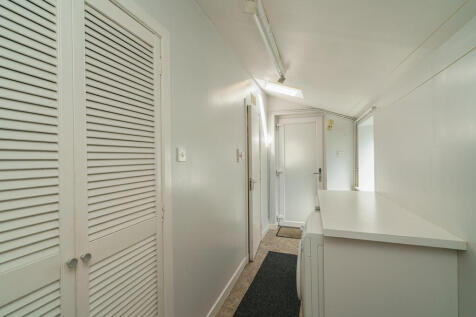 25. Laundry area