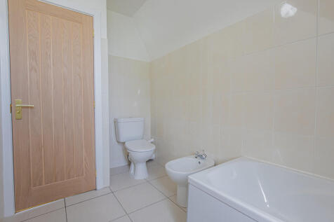 Bathroom1Angle2