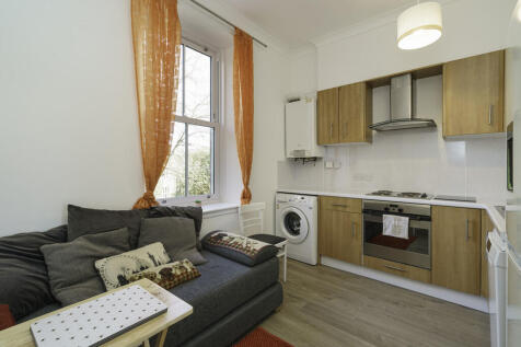 11. Kitchen area ...