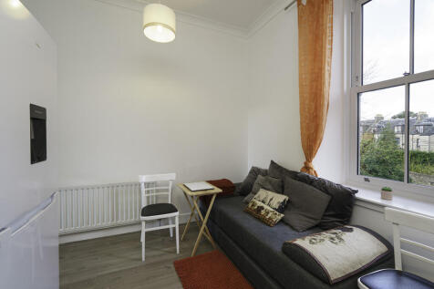 13. Kitchen area ...