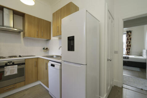 14. Kitchen area ...
