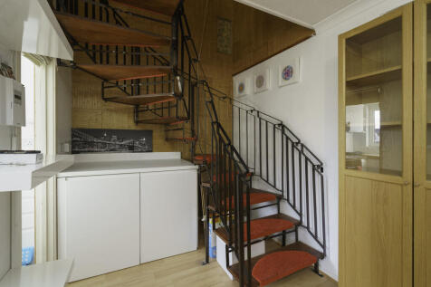 7. Living area an...