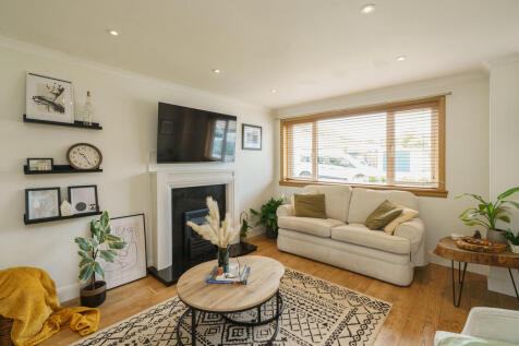 16. Living room a...