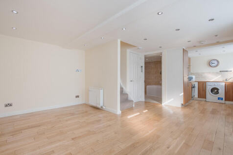 Livingroom angle ...