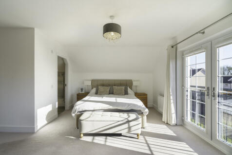 27. Bedroom 4 ang...