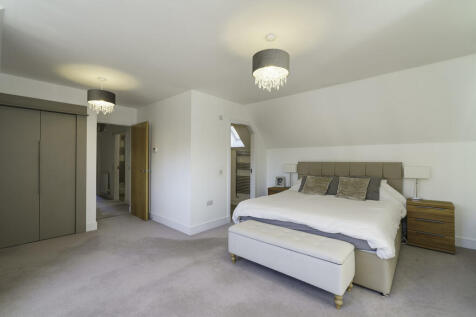 26. Bedroom 4 ang...