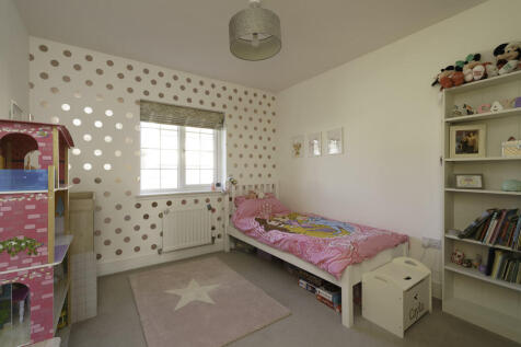 33. Bedroom 5 ang...