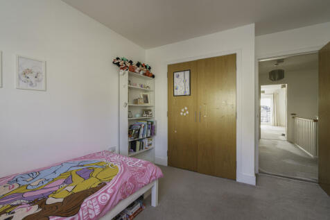 34. Bedroom 5 ang...