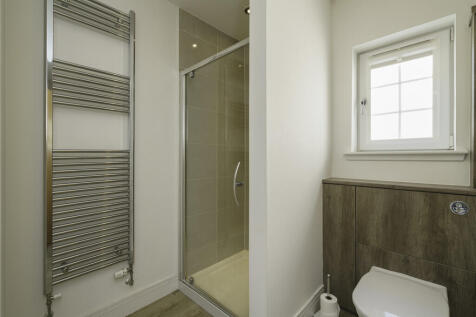 31. Bathroom angl...