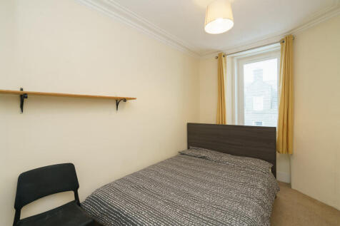 12. Bedroom 2 ang...