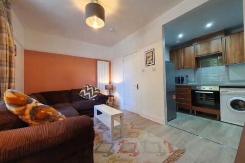 Living Room/Kitch...