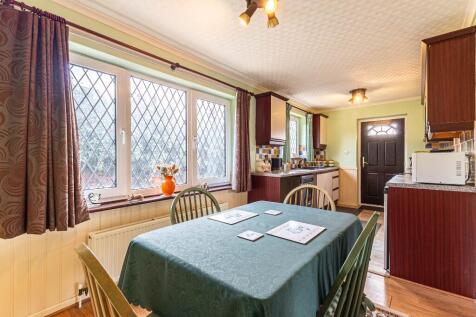 Kitchen / Dining 
