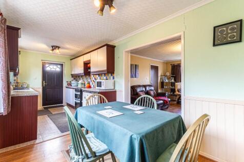 Kitchen / Dining 