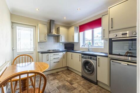 Kitchen / Dining 