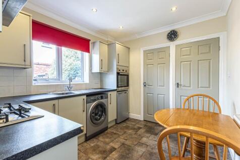 Kitchen / Dining 