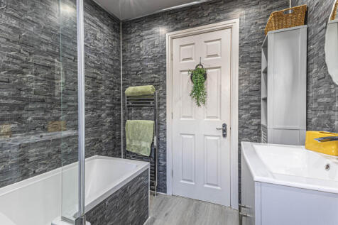 Familt Bathroom