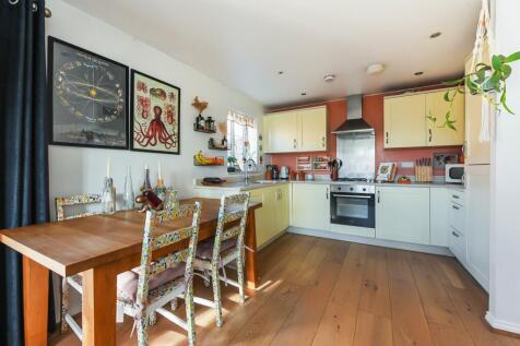 Kitchen/Dining Area