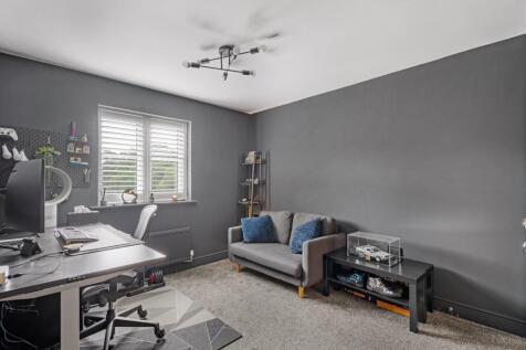 Bedroom/Office