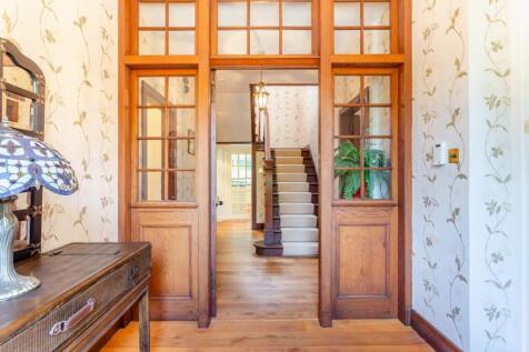 The Manse, Foyers