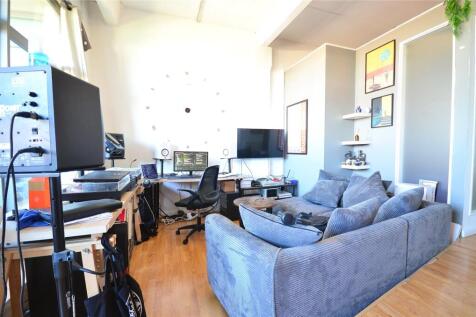 Kitchen / Lounge