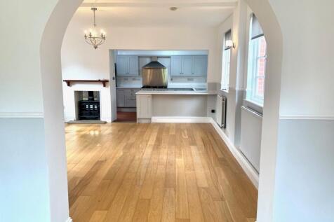 Family Room (2)