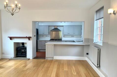 Family Room (3)