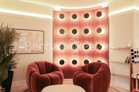 Reisident Lounges
