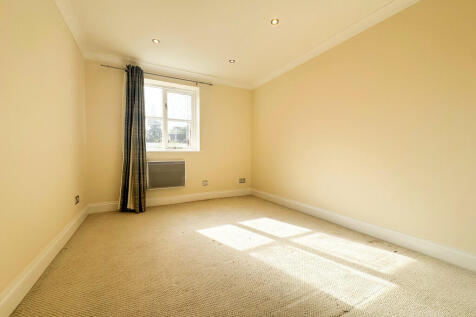 Master bedroom US...
