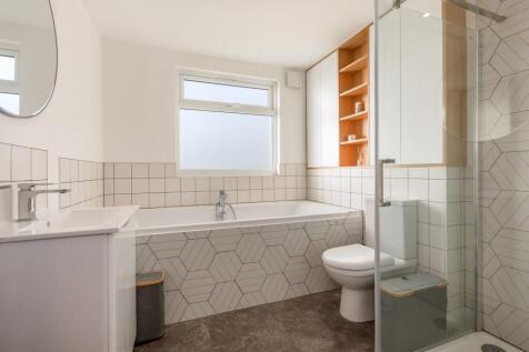 En-Suite to main bedroom