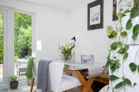 Living dining area