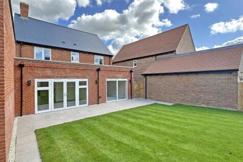 Plot 11 Rear.jpg