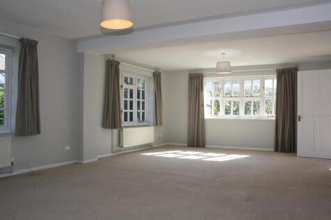 SITTING ROOM.JPG