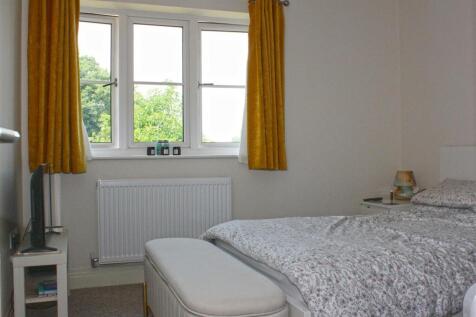 BEDROOM 1.JPG