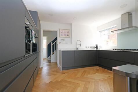 Kitchen 2.JPG