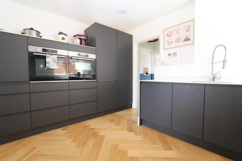 Kitchen.JPG