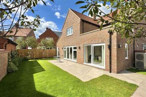 Plot 10 rear.jpg