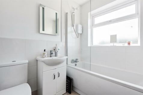 Main 1st Floor Bathroom