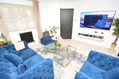 Attractive Lounge: