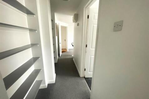 Hallway 2.jpg