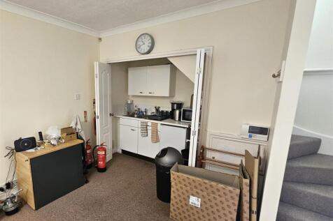 Kitchen area.jpg