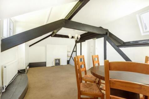 Living Room/Dining Area