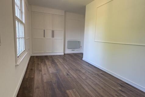 bed 2 cupboards