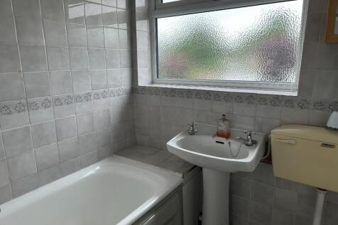 Bathroom (i)