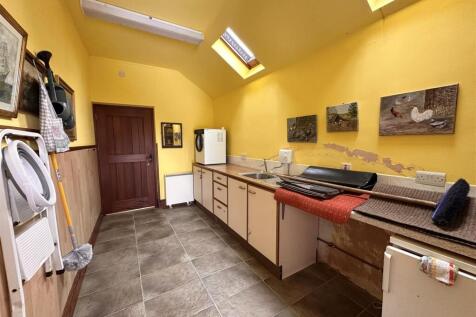 Utility room &amp; W/C