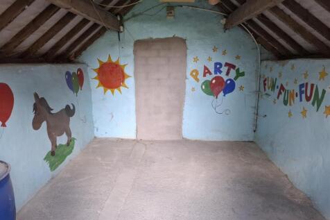 Stone &amp; tiled Outbuilding
